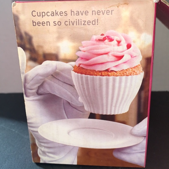 Fred 4 Tea Cupcake Bake & Serve Silicone Mold. 100%-pure silicone - Picture 4 of 5